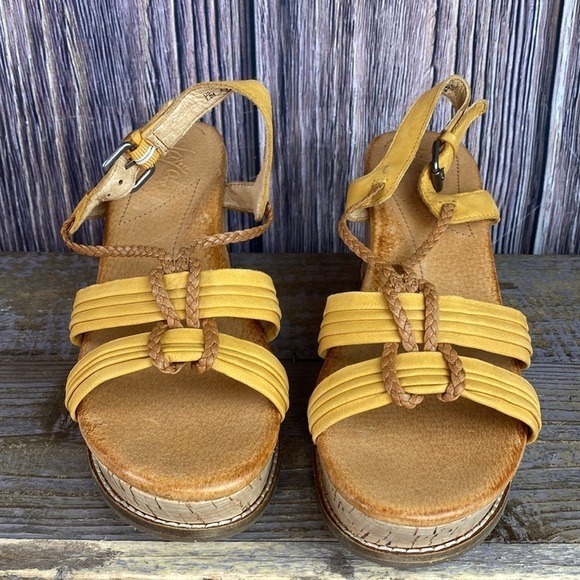 Naya Nalisha Mustard Yellow Leather Sandals- Size 7.5 - Picture 2 of 14